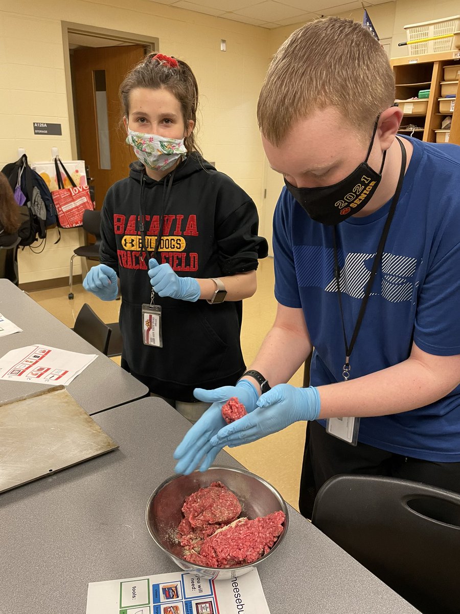CoachBruni61's tweet photo. Itโs grilling season!! Celebrating Spring by making cheeseburgers. Yum! ๐ #BHSVTP #Cooking #AccessibleChef https://t.co/tGJd4GqKlS