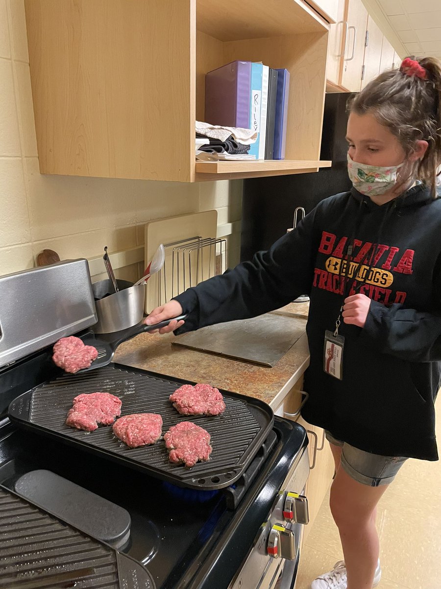 CoachBruni61's tweet photo. Itโs grilling season!! Celebrating Spring by making cheeseburgers. Yum! ๐ #BHSVTP #Cooking #AccessibleChef https://t.co/tGJd4GqKlS