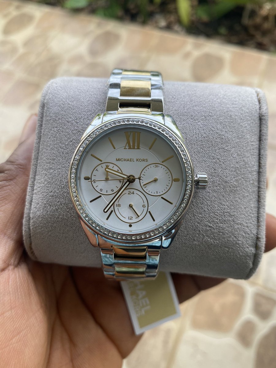 god_swayy's tweet photo. LADIES😍😍
MICHAEL KORS JAN MULTIFUNCTION TWO TONE STAINLESS STEEL WATCH
(SILVER &amp; GOLD)
🚨850GHC
☎️0242375533 https://t.co/X1Db6W3cOz