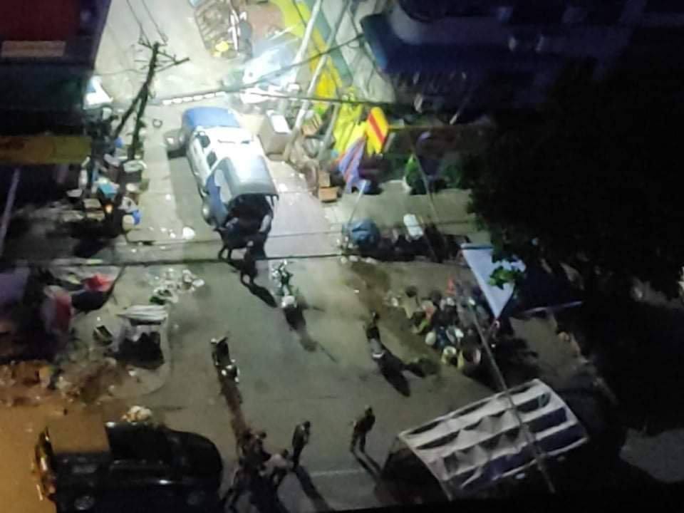 Unlawful abductions by military terrorists are happening all over Myanmar. At least 2 people were abducted tonight from Lanmadaw, Yangon.
#Apr8Coup 
#WhatsHappeningInMyanmar