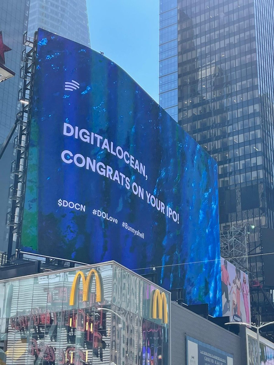 bunnyshell_eaas's tweet photo. We always go that extra mile, and, sometimes, this means putting up a Billboard in NY Times Square for our awesome partners. 😎 @digitalocean - here’s for our great partnership! Let’s breakthrough! 🚀 #DOLove #Bunnyshell $DOCN @TPSEngage https://t.co/4oeldv4GSt