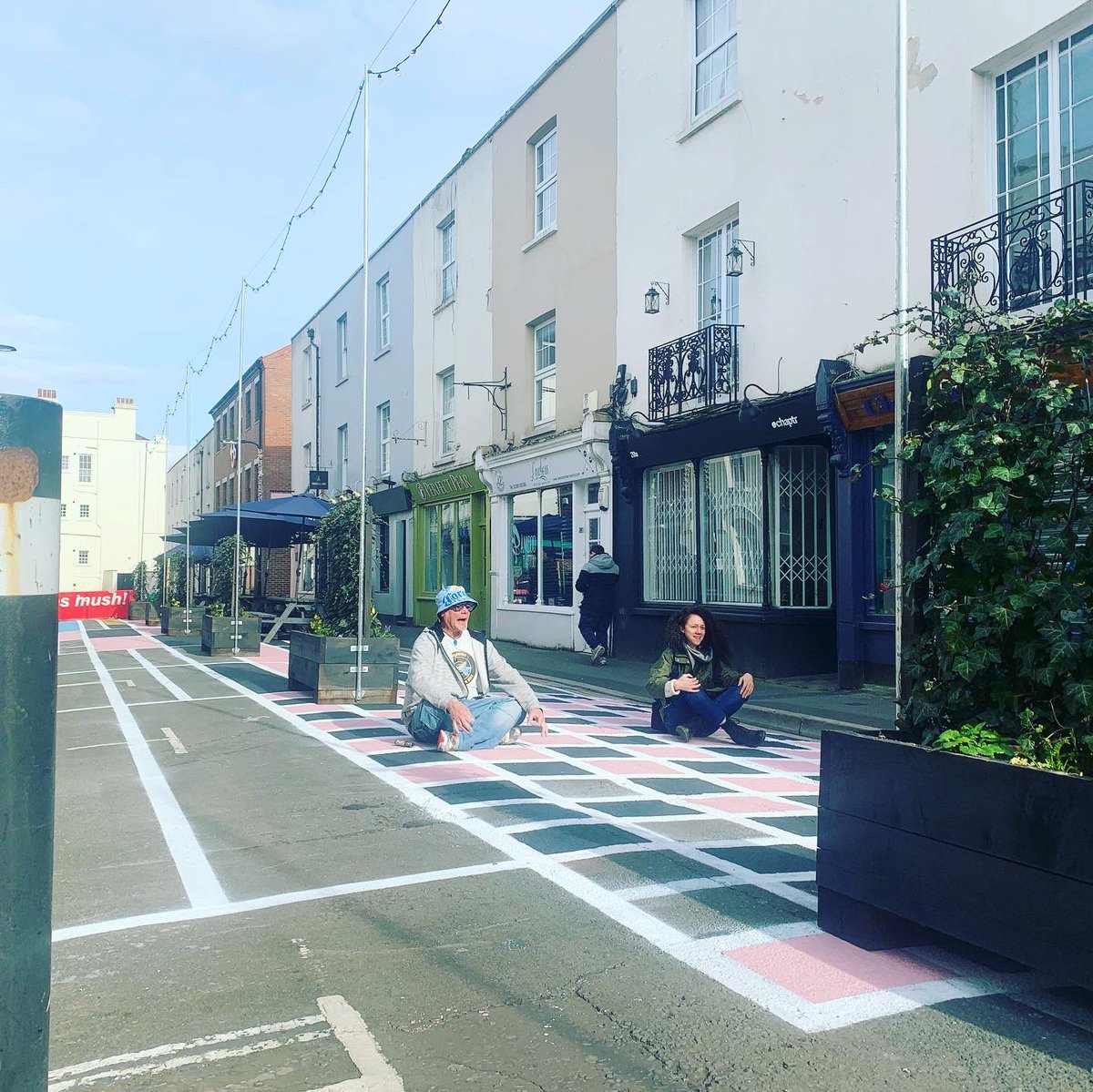 DbrayArchi's tweet photo. Day 13 progress on our public realm street art project, #tacticalurbanism in play! Concept artist meets delivery artist, festival festoon lighting installed 4, 12.0421 @Go_Southampton @VisitSoton @SolentShowcase @SotonStreets @southampton2025 @SouthamptonHid1 @OctoberBooks https://t.co/9cY6e10e1k