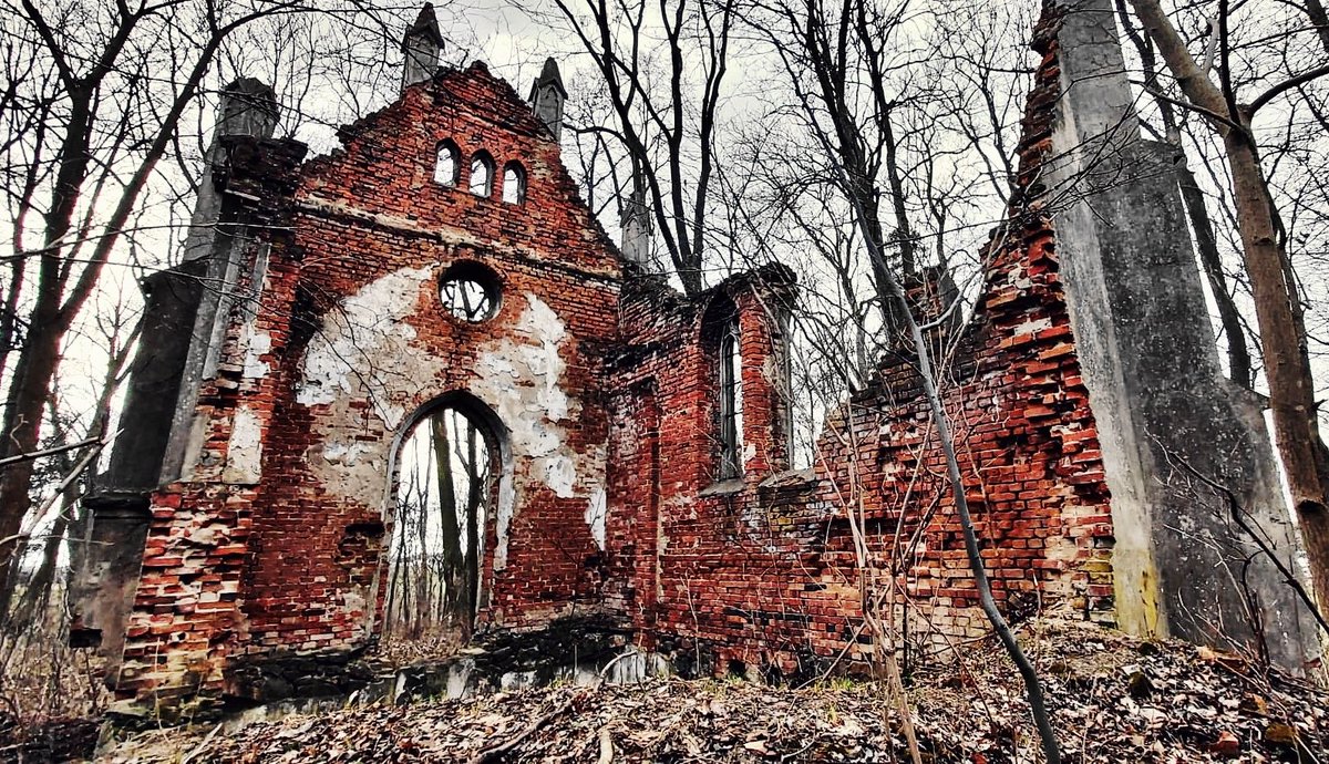 dotur57's tweet photo. Ruiny kaplicy grobowej rodziny Schmidtseck z XIX wieku w Wopławkach #rastenburg #mazury #kaplica #chapel #oldchapel #history #explore #urbex #architektura #oldbuilding #oldhouse #historicalarchitecture #abandoned #abandonedplaces #eastprussia #masuren #urbexpoland
#photooftheday https://t.co/2dMYf120hc