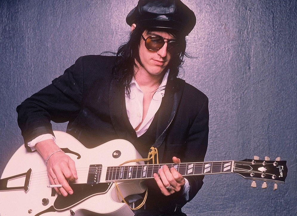 Happy birthday Izzy Stradlin! 