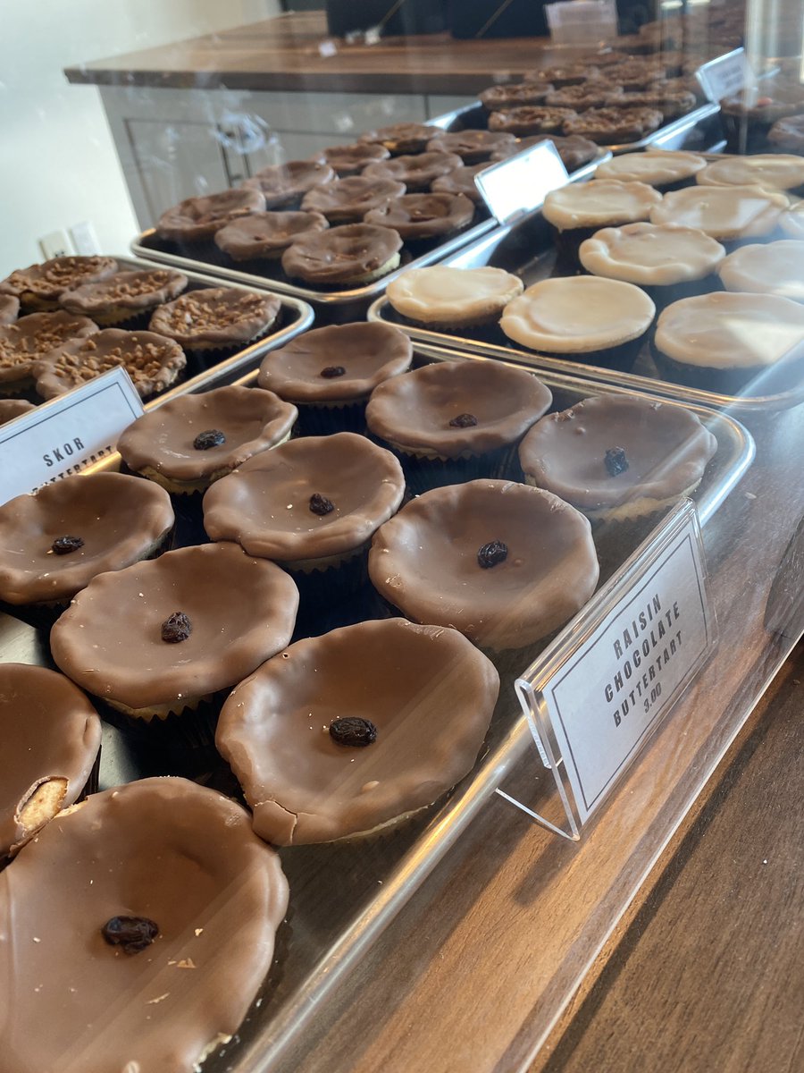 Annies_Choc's tweet image. We are open.. 10-6 !