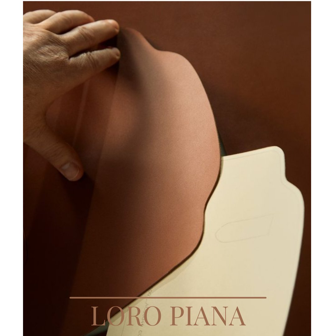 Una experiencia integral de artesanía puntera y moderna.
#LoroPianaSesiaBag #Craftsmanship #LoroPiana
#MadridLuxuryDistrict