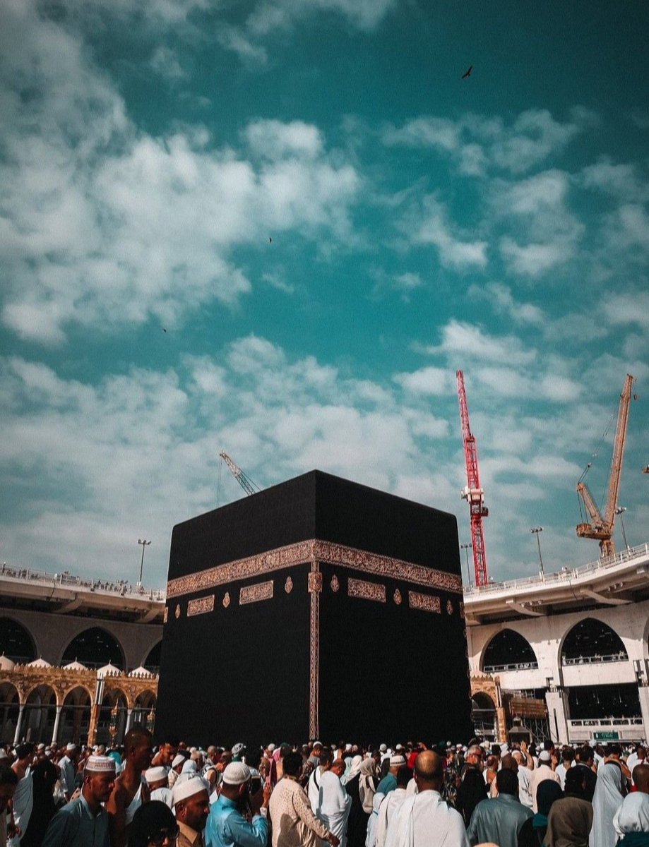 "Darlık verme kalbime, mekan senin Allah'ım."