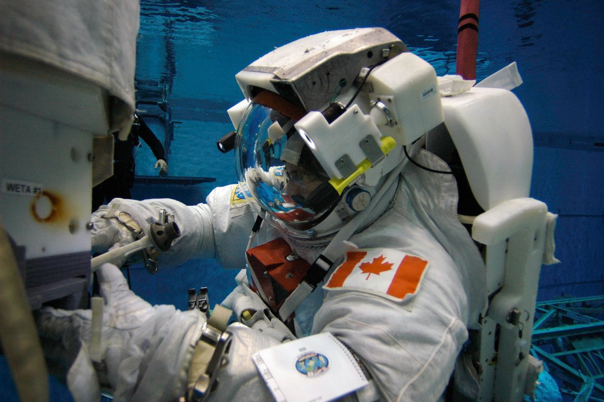 AstroDaveMD's tweet photo. Underwater spacewalk exercises at the Johnson Space Center @nasa_johnson were some of the most challenging and most rewarding parts of my astronaut training. Photo courtesy of @nasa and can be found in #DefyingLimitsBook
https://t.co/NdCRYRaJcg https://t.co/tvnt6WS9PG