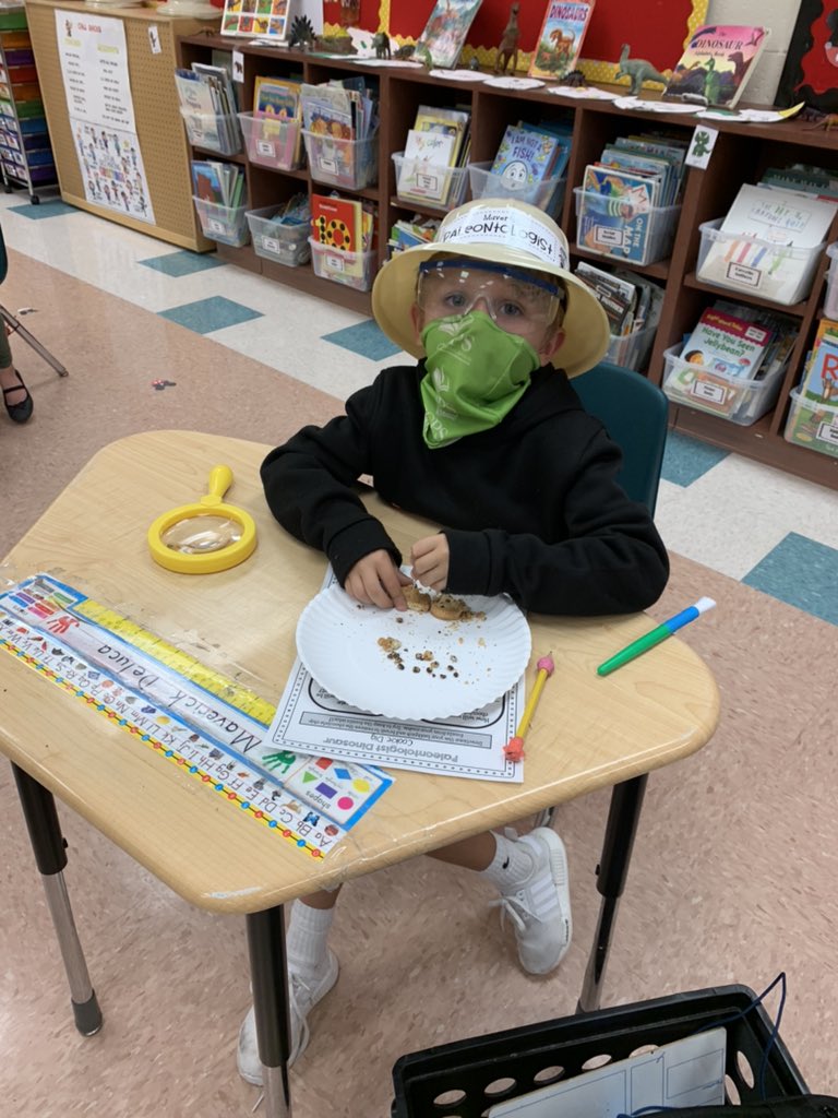 Day 2 in Mrs. Burns' Dino-dig site and we are busy excavating  chocolate chip fossils! It was T-Rexcellent fun! We learned Paleontologists have to be very careful and work hard to get those chip fossils out! <a href="/VMEKinderKids/">💙🇺🇸❤️VME Kinder Kids❤️🇺🇸💙</a> <a href="/VMEPatriots/">Veterans Memorial Elementary</a> <a href="/collierschools/">Collier County Public Schools</a>