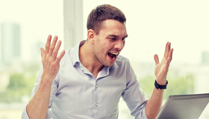 Ошибаться фото. Без серьезных ошибок. Горе бизнесмен. Человек на работе. Потеря бизнеса.