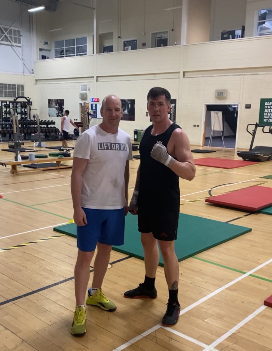 ChezNihell's tweet photo. Good work with my QMSI, SSgt Thomas leading the way on my S&amp;C programme for up coming fights 💯👊🏼

@27RegimentRLC 
#battleprep #strength #conditioning 
#soldier #proboxer #AAPTI #RAPTCI 
#soldierfit #fightfit #britisharmy 
#TeamNIHELL 🇬🇧⚔️🥊
@vetlocksmith @FiiHub https://t.co/O8wKsSHWXm