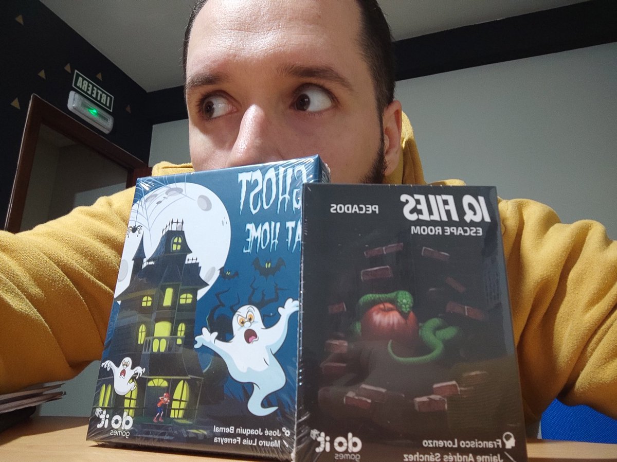 Jugandoenpareja's tweet photo. Ahora que @Fayzah_89 se ha ido a la ducha aprovecho para sacar la foto de los nuevos juegos que nos han llegado de @doitgames1 #IqFiles #GhostAtHome https://t.co/hJ3eheo5hK