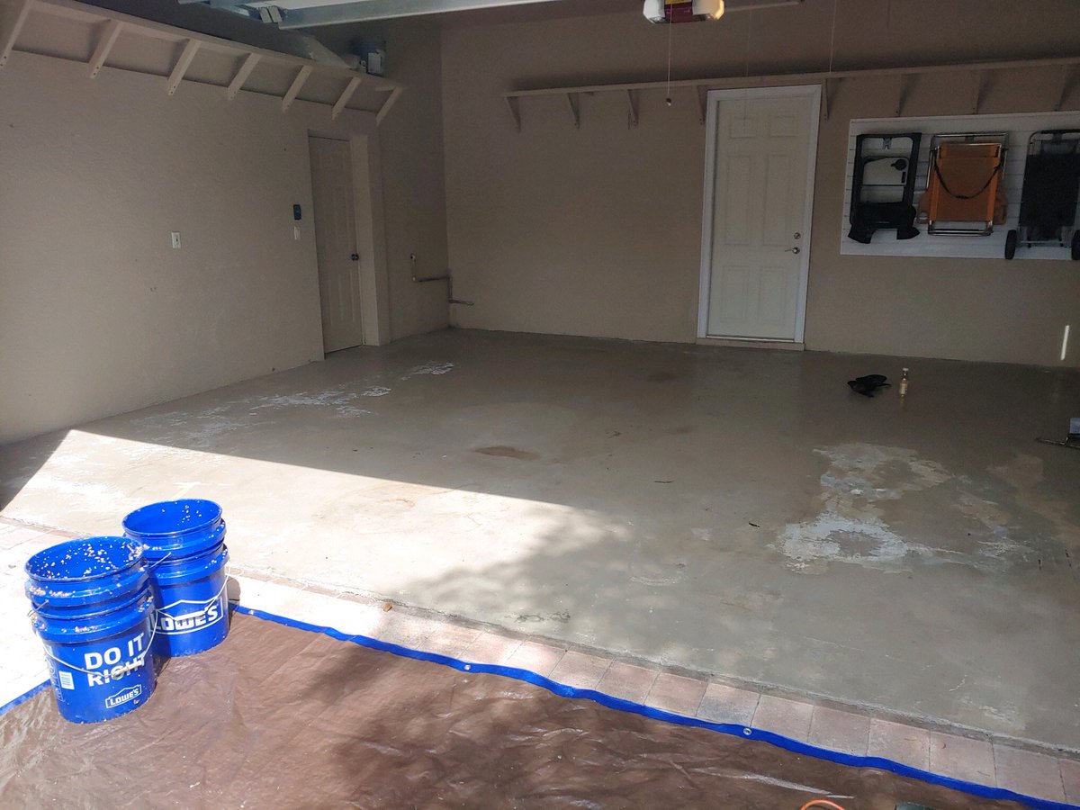 PebblestoneFlo's tweet photo. This before and after is one of our favorites! Don’t settle for the cheap paint coating for your garage, do it right the first time with Pebblestone 😎 https://t.co/myLBs8MwvF https://t.co/D980moGDQX