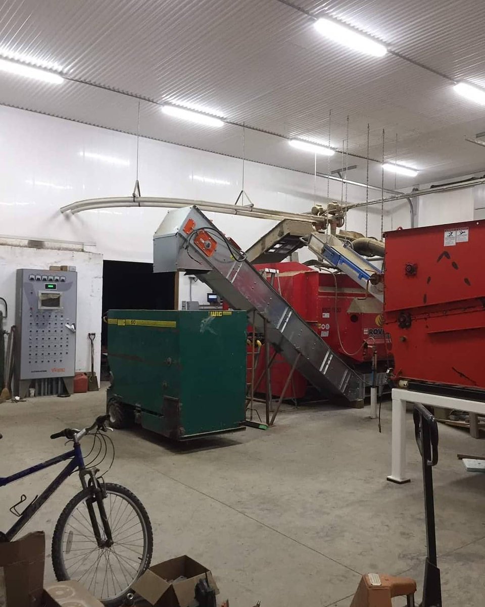 Dortmans Bros did the install and our dairy client did the electrical for this Valmetal AutoRation Pro.  They now have the most innovative feeding program that incorporates all their TMR ration needs.