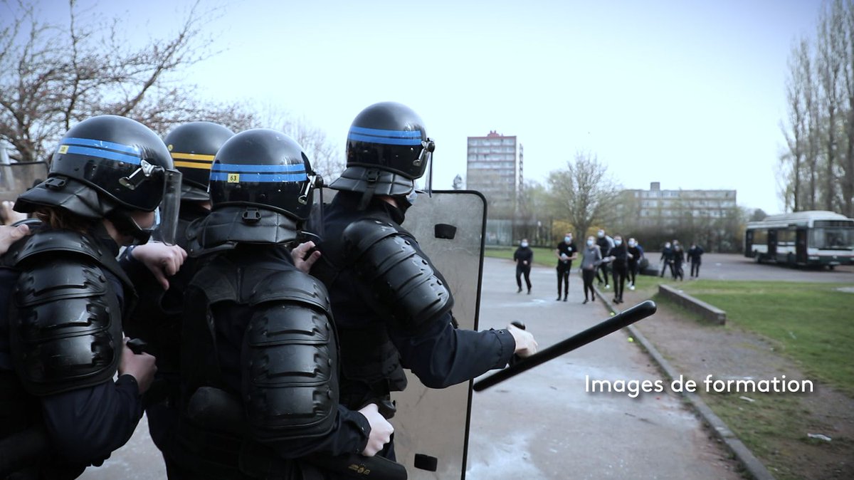 franceinfo's tweet photo. "Une fois qu'ils ont eu le concours, il est quasiment impossible de les renvoyer" : dans les écoles de police, des ratés dans le recrutement
https://t.co/14CREJQF1z https://t.co/TPTj6KoPrA