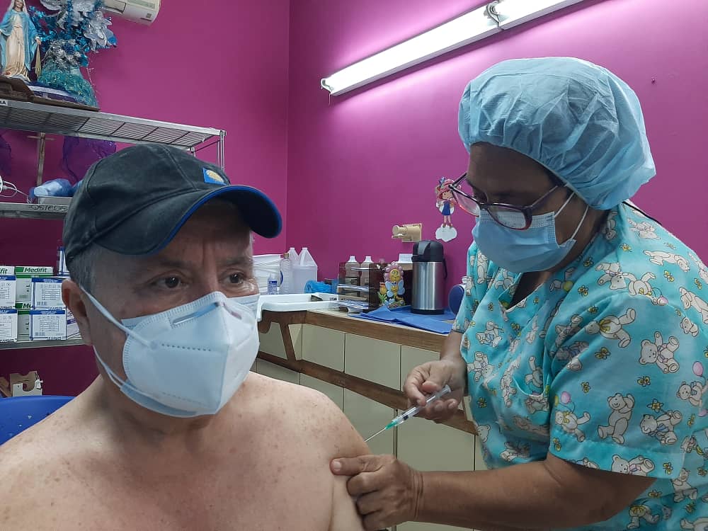 ivssoficial's tweet photo. #IVSS el Sistema Patria estará convocando a la población adulto mayor, para participar en las jornadas de vacunación  contra el #Sarscov2, de manera gratuita. #Atentos. @NicolasMaduro @MagaGutierrezV #JuntosContraLaCovid19 #ProtecciónSocialSaludYPrevención https://t.co/4J1k1MBvo4