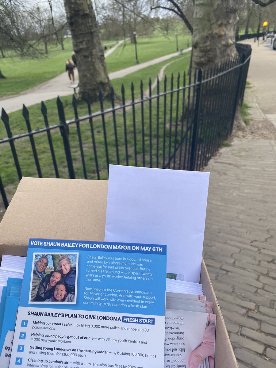 Out supporting <a href="/ShaunBaileyUK/">Shaun Bailey</a> tonight

Great backdrop 👇