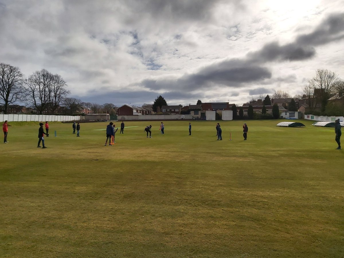 mcc_hub's tweet photo. A bit of diamond cricket as a warm up at our u13 hub today helped keep the arctic blasts at bay. Thanks to @WavertreeCC for hosting. https://t.co/3fUlMOCDkI