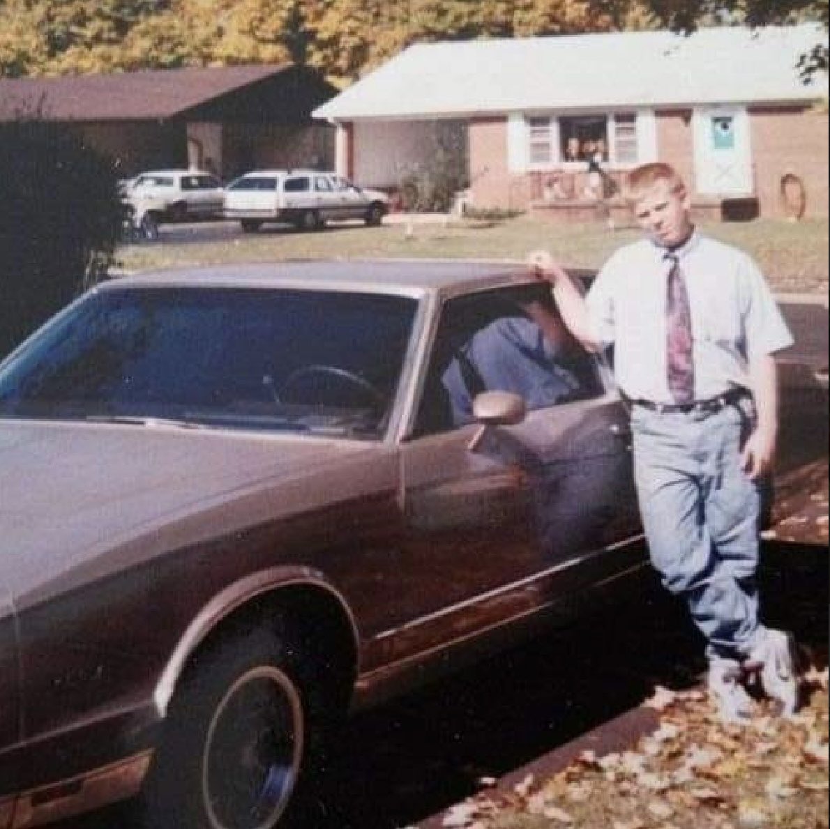 ktmosborne's tweet photo. Taking a leisurely #drivedownmemorylane with Christopher Paradise.✌🏼
His ‘84 Monte Carlo. What made it special to him? “Loved that slow car.”
Dig it, everyone has their reasons! https://t.co/poEQmMEeq6