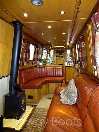 ‘Deck of Cards’ is a fabulously high quality, high spec 70' boat built in 2005 with steelwork by Tyler Wilson and bespoke fit-out by Fernwood. ➡️ buff.ly/3abpA07