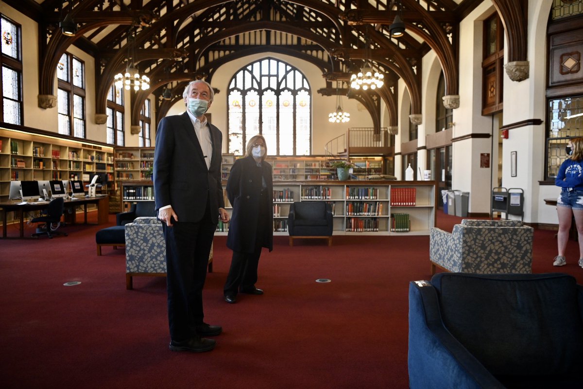 SenMarkey's tweet photo. The beautiful campus of @mtholyoke is one of my favorite places. Yesterday, it was even better than usual as I got to spend some time with my friend @CarmenYulinCruz to talk about climate justice. https://t.co/Mc5zEvzKot