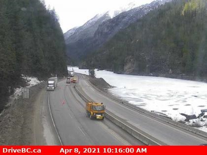 EmconSelkirk's tweet photo. Here's a cool shot of an #EmconServices sweeper truck hard at work! Thanks, @DriveBC highway cam for capturing this π
#SummitLake #BCHwy1 #DriveBC #EssentialServices4u #streetsweeping #itmustbespring https://t.co/URqvhWSUHI