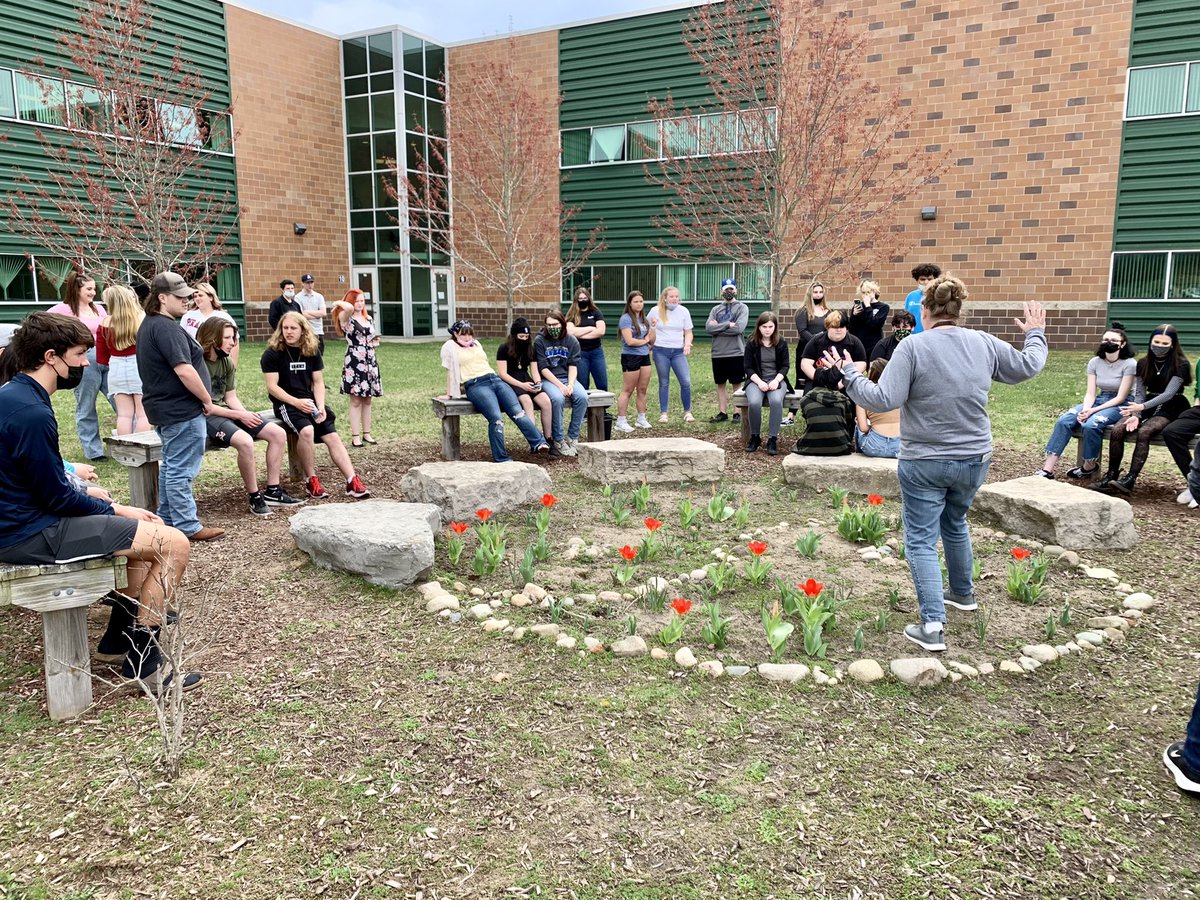 PinckneyHigh's tweet photo. New Tech students planted tulips in our peace garden in the fall, and they are starting to bloom! It was so nice to enjoy them today. https://t.co/BJffndGiMD