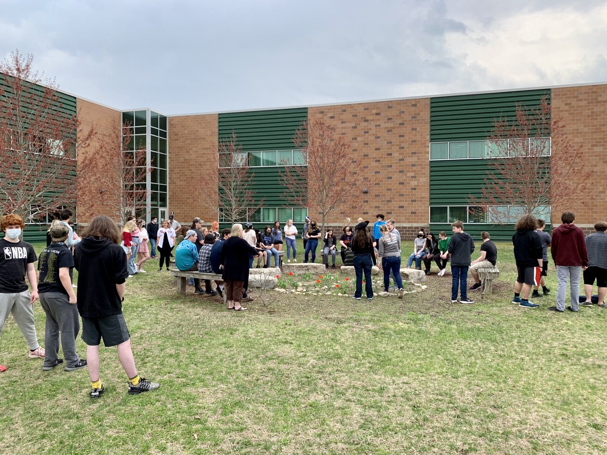 PinckneyHigh's tweet photo. New Tech students planted tulips in our peace garden in the fall, and they are starting to bloom! It was so nice to enjoy them today. https://t.co/BJffndGiMD