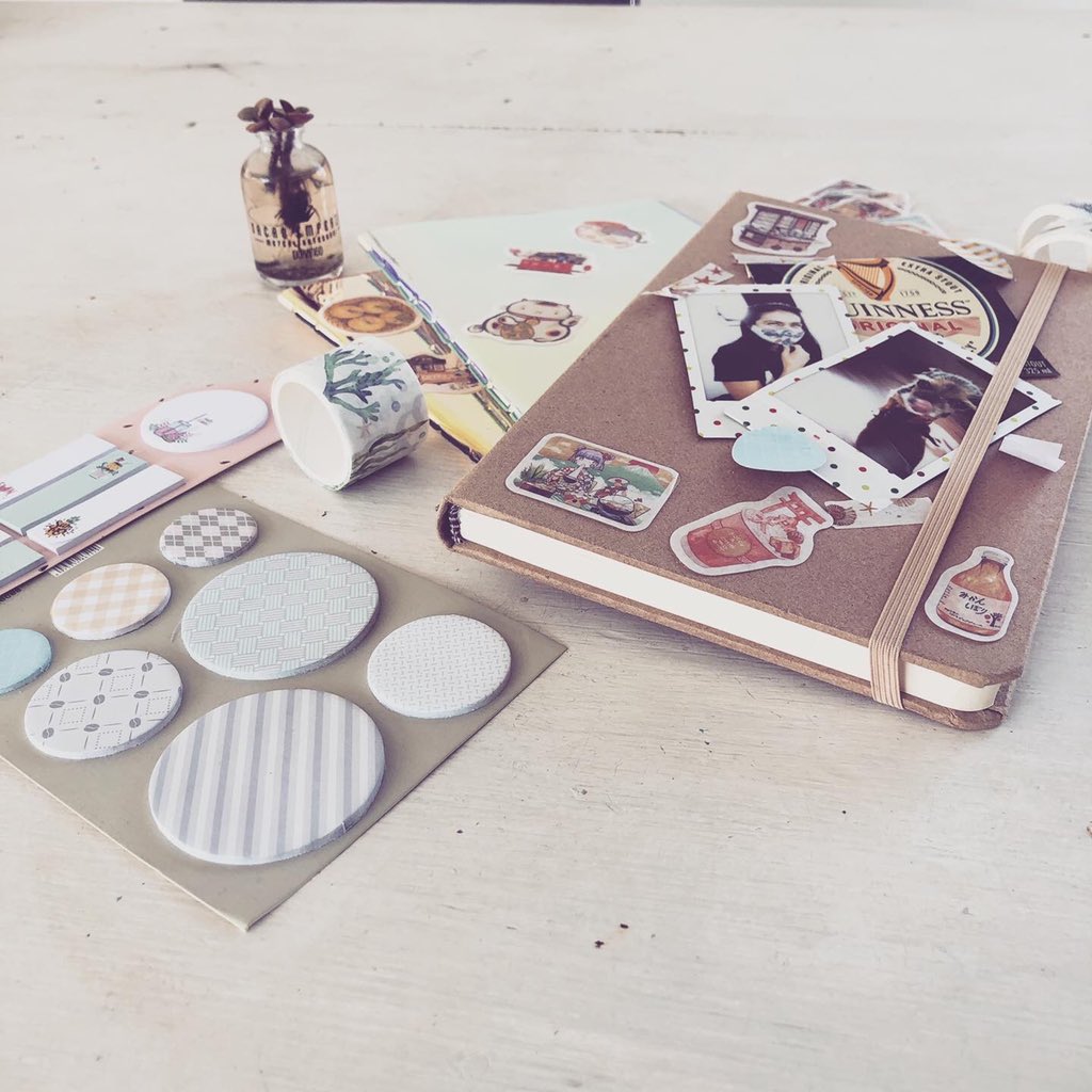 lanubeestudiomx's tweet photo. Momento de explorar, sigue tus impulsos y crea lo que tu corazón quiera expresar ♥️✨💫☀️

Encuentra nuestra libreta pasta dura lista para personalizar o envíanos tu diseño y hagamos algo único 💡

#libretas #custommade #hechoamano #hechoconamor #fujiinstax #scrapbooking https://t.co/YUUeQqT1wM