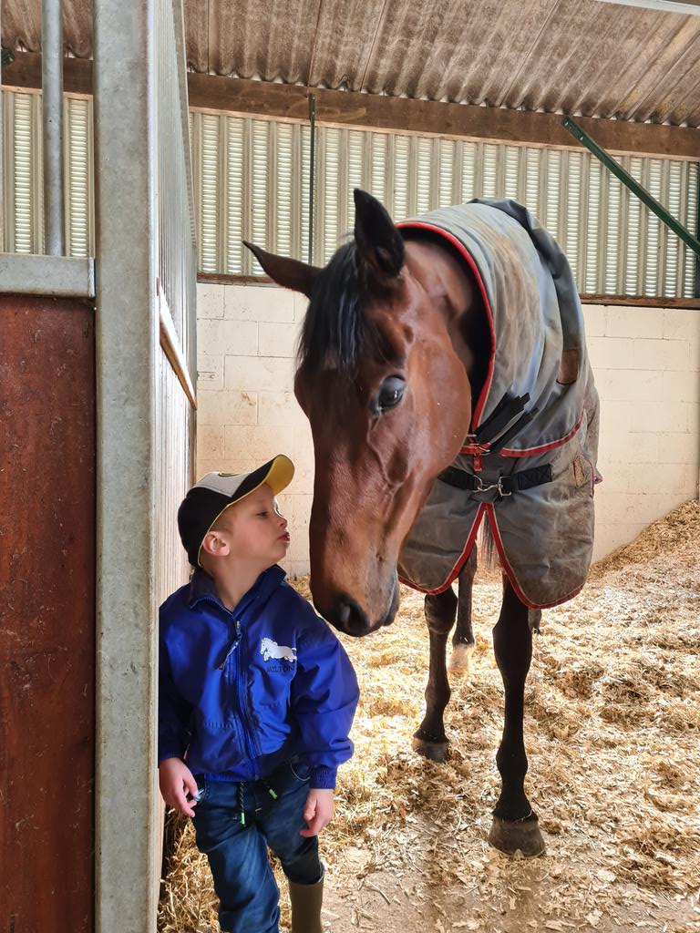 Jack o dwyer giving double shuffle a good luck kiss for the grand national this Saturday <a href="/itvracing/">ITV Racing</a> fingers crossed <a href="/TomGeorgeRacing/">Tom George Racing</a> <a href="/JohnnyBurke2/">Jonathan Burke</a> 🏇🍾❤🏆
