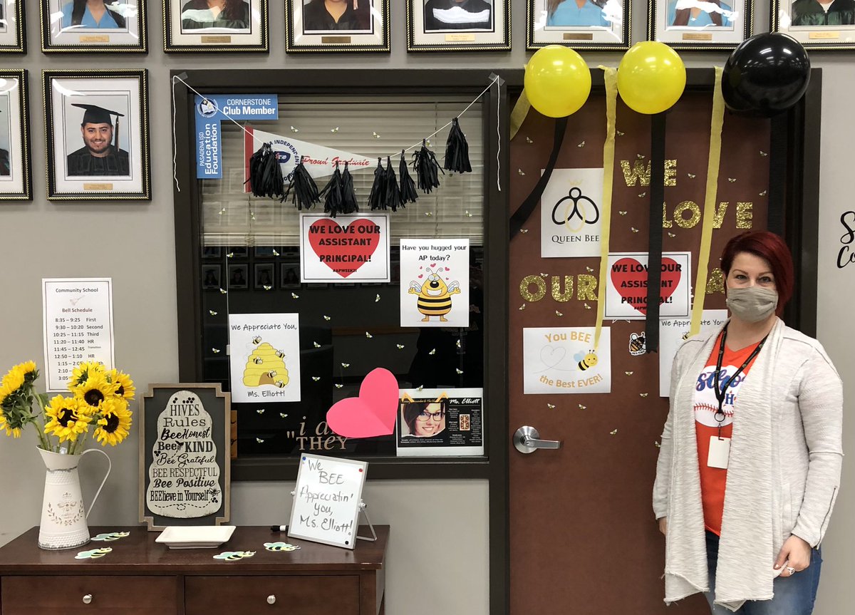 cs_pasadena's tweet photo. Happy first ever AP week to our own Ms. Elliot! We so appreciate you. ❤️
#APWeek21 https://t.co/ZKlXrUkKdO
