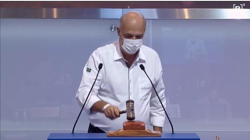 deputado_ahjr's tweet photo. VITÓRIA!
Hoje é um dia histórico para o desenvolvimento econômico da Bahia. Foi batido o martelo e a BAMIN (Bahia Mineração) é vencedora do leilão para operação do trecho 1 da Ferrovia de Integração Oeste-Leste.

#DeputadoProgressista  #FIOL  #BAMIN https://t.co/X8V6UHS3pZ