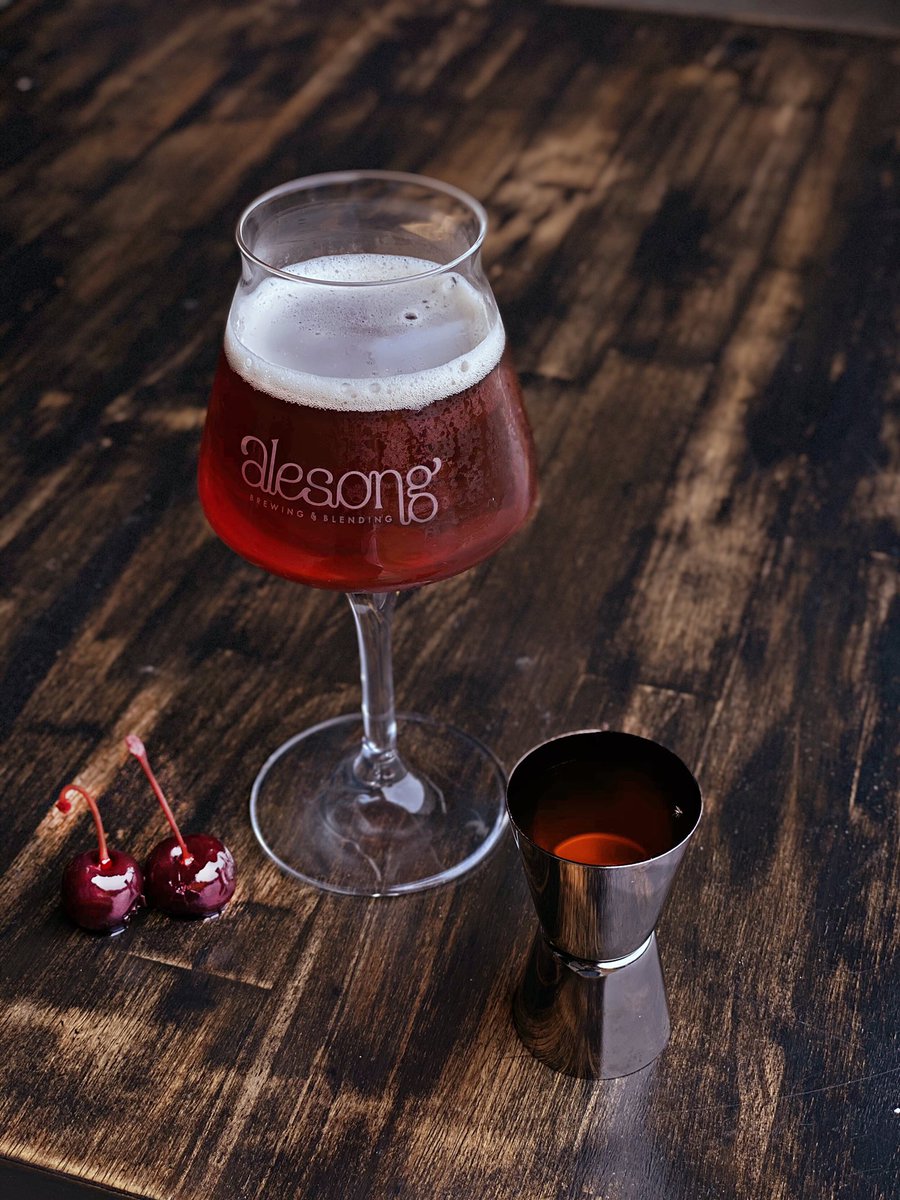 The Cascades Raptor Center is at Alesong on 5th tonight from 5-7 pm! For every glass of Manhattan sold through the month of April, 25% of proceeds will go to the center! So come on by, enjoy a Manhattan and learn about how we can support local raptors and our shared ecosystem!