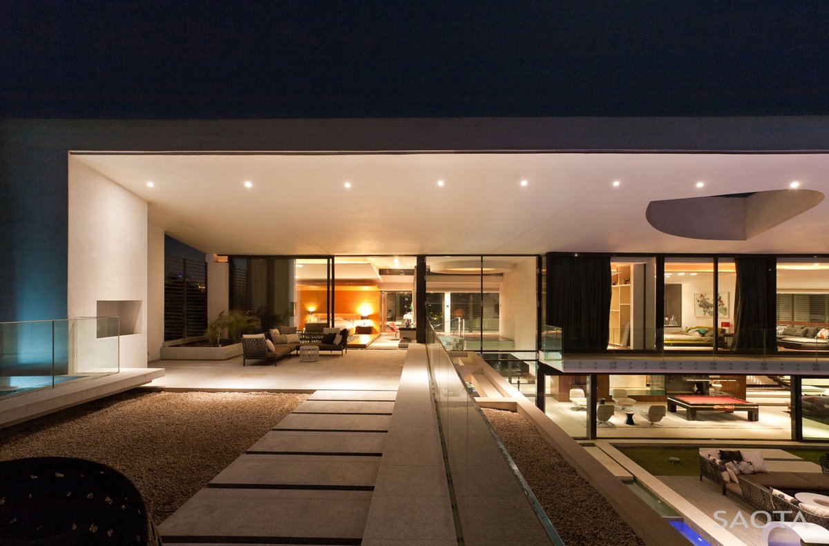 Evettesells's tweet photo. An expert blending of indoor and outdoor spaces helps to define the look of this #dreamhome. #archi  https://t.co/kUFwQ5icl5 https://t.co/ZuH5lgwBwa