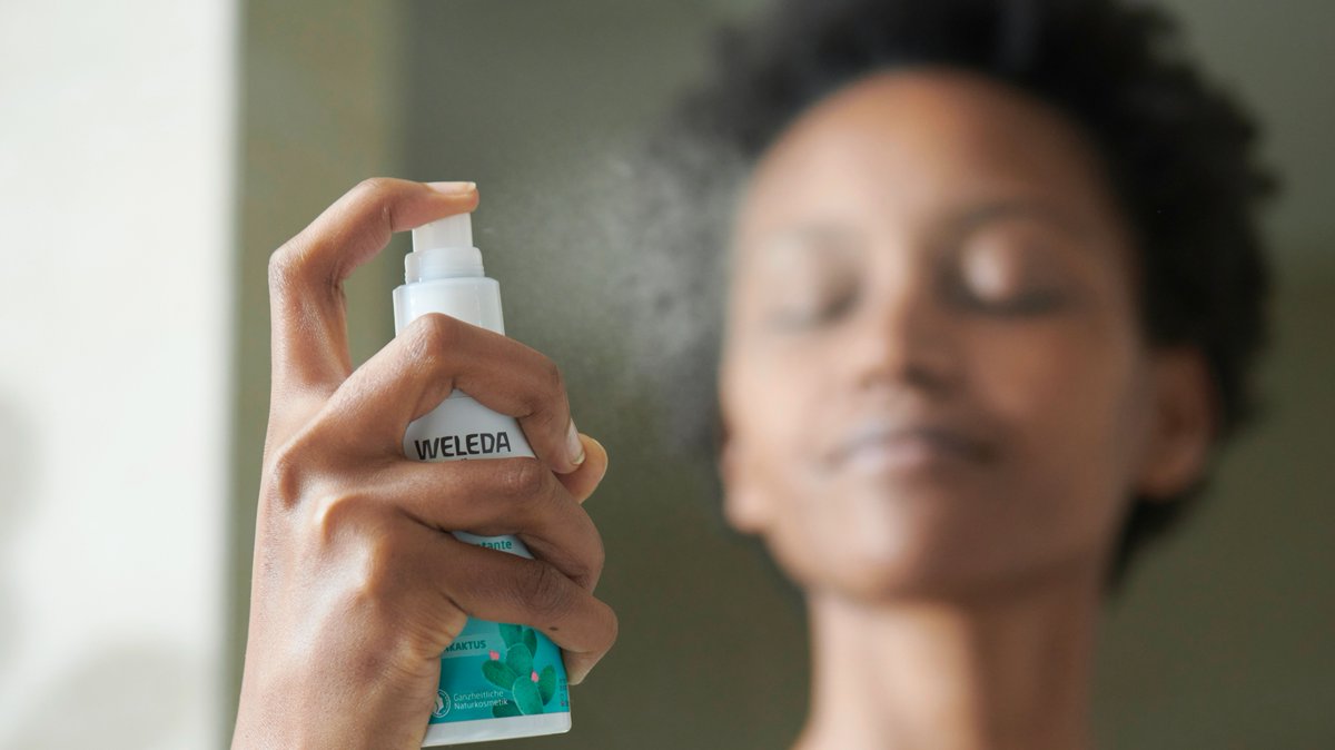 WeledaUK's tweet image. Our first ever Facial Mist! Give your skin a boost of instant hydration &amp;amp; intense moisture for up to 12 hours. Harness the water-retaining power of the prickly pear cactus &amp;amp; use under or over makeup, as skincare prep or as a pick-me-up during the day🌵🌺 Available at @superdrug