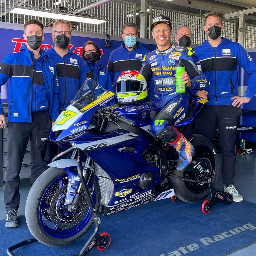 DomiAegerter77's tweet photo. My Crew @tenkateracingsbk for the #WorldSPP #2021 Season! Love you already Boys &amp; Girls 🥰😜 can’t wait for Start the season 🏍✊🤘🔥

@worldsbk @tenkateracingproducts @ronald_ten_kate @sidneybuitenhuis @monique.trip @ten_kate_motoren @yamaharacingcomofficial #team #77 https://t.co/2YYhhxqyAQ