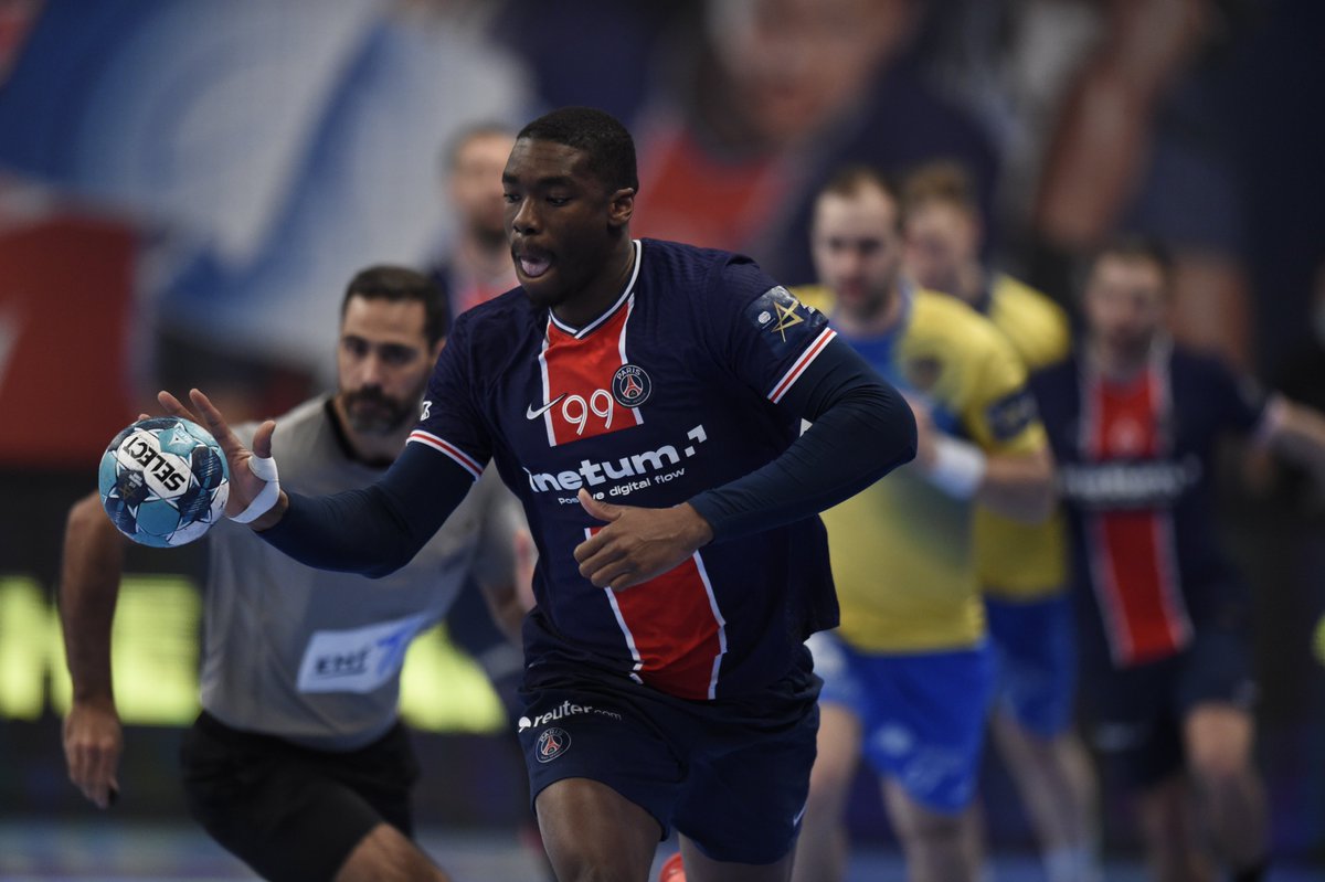psghand's tweet photo. 8': le contre réussi de @LKARABATIC_Off permet à Dylan Nahi d'inscrire un 2ème but sur la montée de balle 4-2 #PSGCEL https://t.co/EsVkbRXuKZ