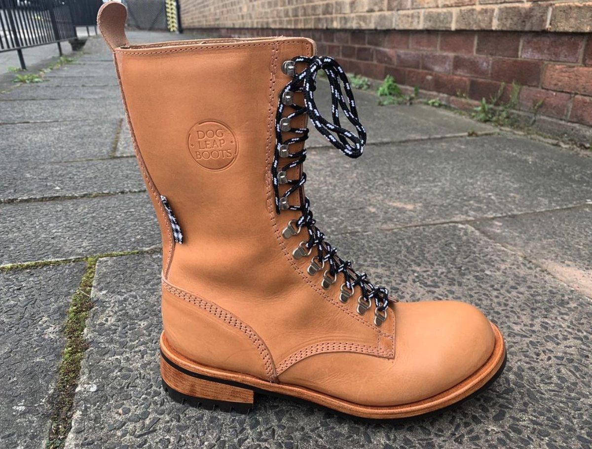 DogLeapBoots's tweet photo. #Longsands #boots using a darker finish on the #badalassi no fin leather. Allowing us to finish each one in a completely unique way. This pair again using ski loop and hook fasteners #handmade #geordies #bootporn #madeinnewcastle #tyne https://t.co/SvU8IVGVJW