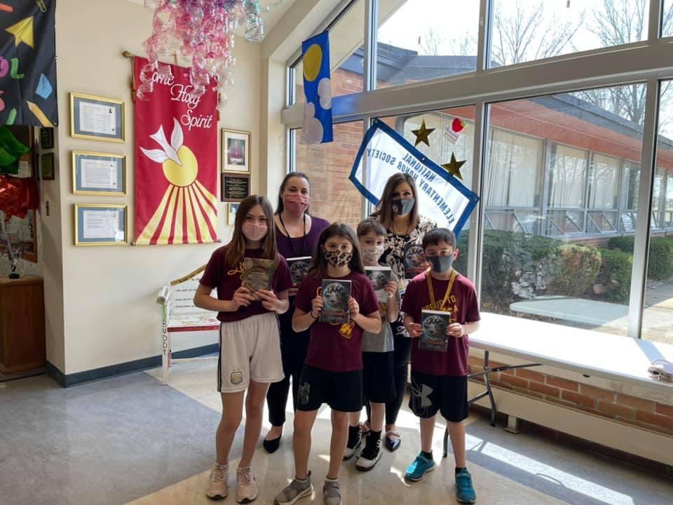 KCPrideWatcher's tweet image. Today KCHS alum &amp;amp; Hermitage Rotary president Michelle (Iacino) Bower delivered dictionaries to all 3rd grade students at St. John Paul II. The Rotary Dictionary Project is a nationwide effort to provide young students when their own personal dictionaries. Thank you Michelle!!🦅📚