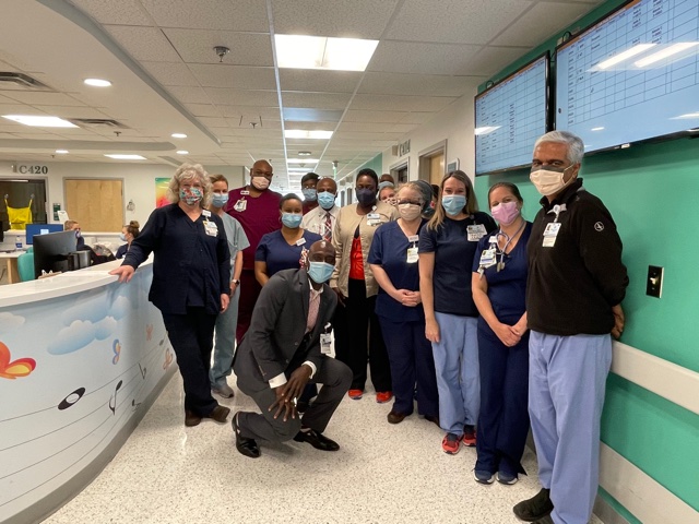 AHNChildrens's tweet photo. Atrium Health President and CEO Delvecchio Finley's rounding to meet and greet more of our teammates continues, as he visited our general pediatrics floor, outpatient services, surgical services, the pediatric critical care unit (PICU) and the neonatal ICU (NNICU)! #CEOOnTheGo https://t.co/qOpCdFGPJE