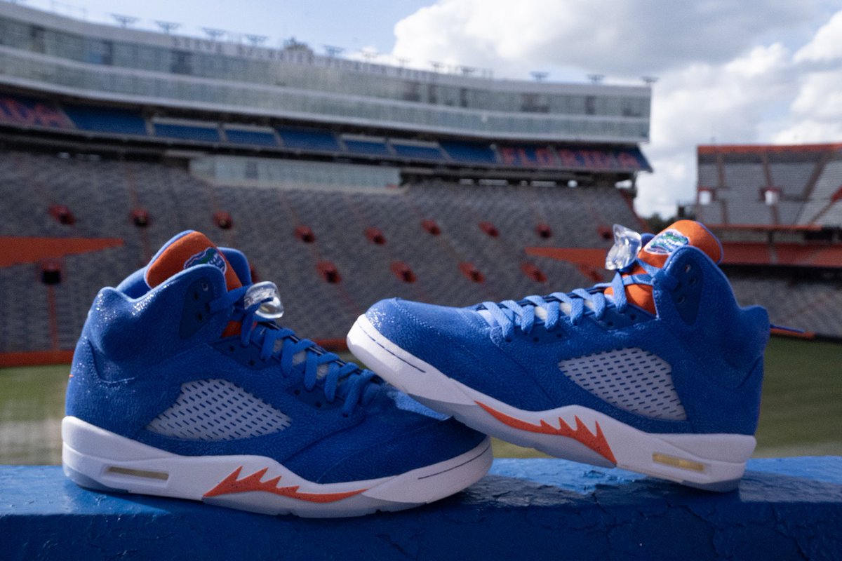 GatorsEquipment's tweet photo. It’s always #GatorDay when you can tip-toe around in your Orange and Blue Jordan’s from @Jumpman23 https://t.co/RUagVa8gP7