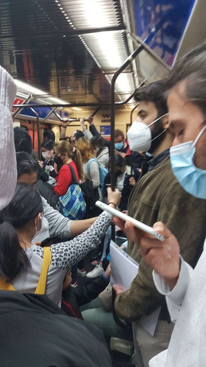 maguijarro's tweet photo. No se pueden juntar más de 6 en terraza y 4 en interior, no se puede quedar ni ver a la familia mis padres no pueden ver a su hija y nietos que están en Bilbao.. eso sí... podemos ir en el @metro_madrid como si no pasara nada... Me lo puede explicar alguien? https://t.co/k0t3gcBWCp