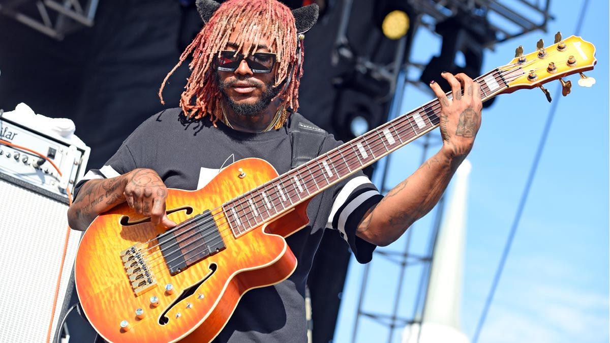 BassPlayerWeb's tweet image. Thundercat: “Not every instrument carries the weight to be able to morph and change in the way that bass does..." We sit down with Stephen ‘Thundercat’ Bruner. trib.al/w9vxURR