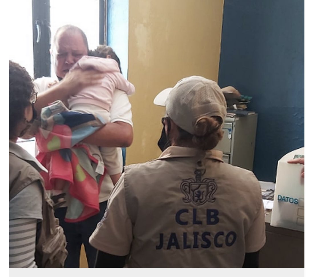 colette_fantin's tweet photo. Su abuelo desesperado encontró a su nieta de año y medio. Le faltan 4 familiares más.  #FamiliaVillaseñorLosBuscamos #NosFaltan4 https://t.co/ugwBYwIU6a
