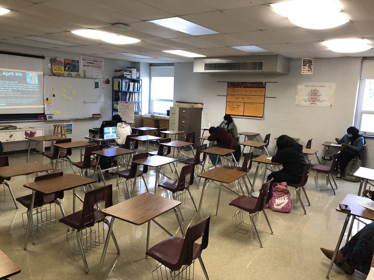 BornToTeachUs's tweet photo. My students!!! My my how I have missed you! Welcome! 3 of 4 first day of schools are complete. Just in case you were wondering, 4 days of first impressions isn’t for the weak @harrydosshigh @jcpsky #jcpsreturns https://t.co/g6ubtVcwbf
