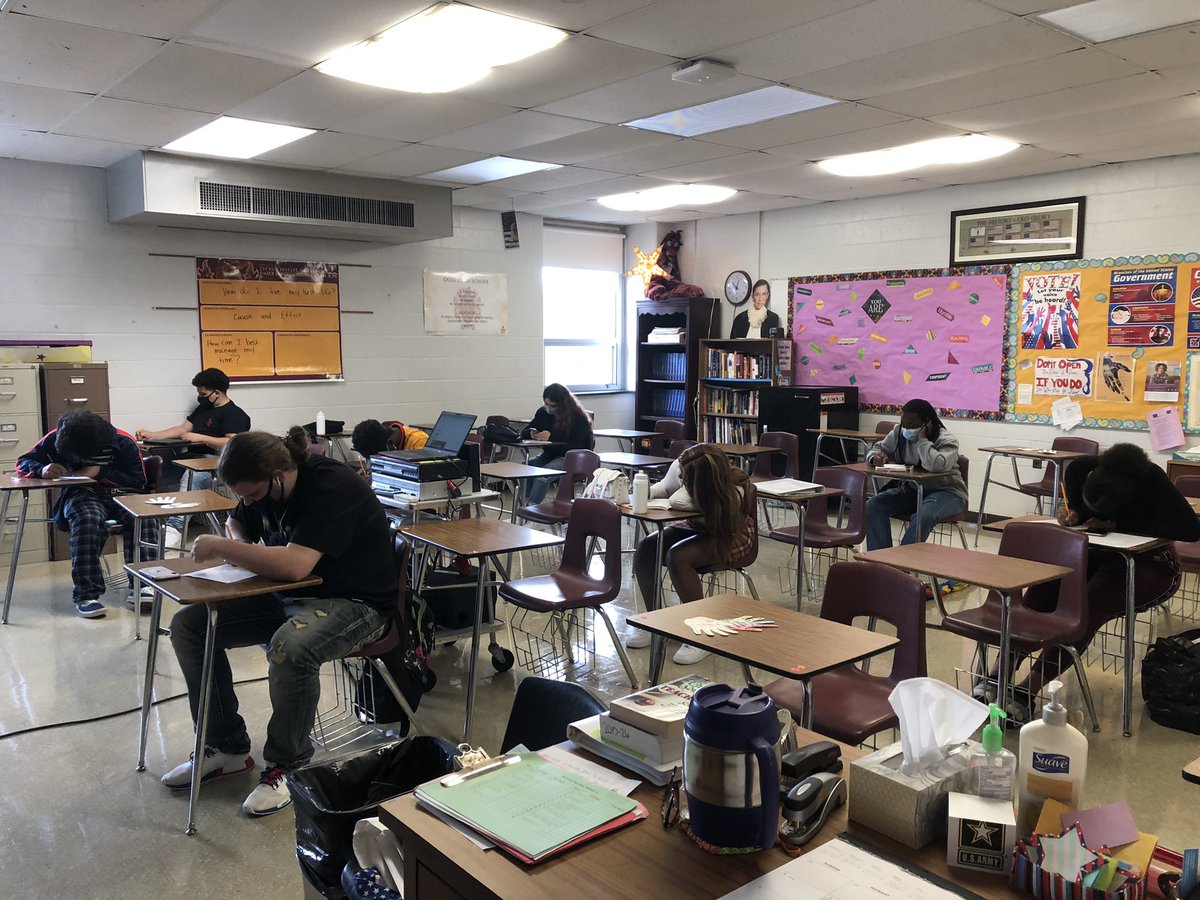 BornToTeachUs's tweet photo. My students!!! My my how I have missed you! Welcome! 3 of 4 first day of schools are complete. Just in case you were wondering, 4 days of first impressions isn’t for the weak @harrydosshigh @jcpsky #jcpsreturns https://t.co/g6ubtVcwbf