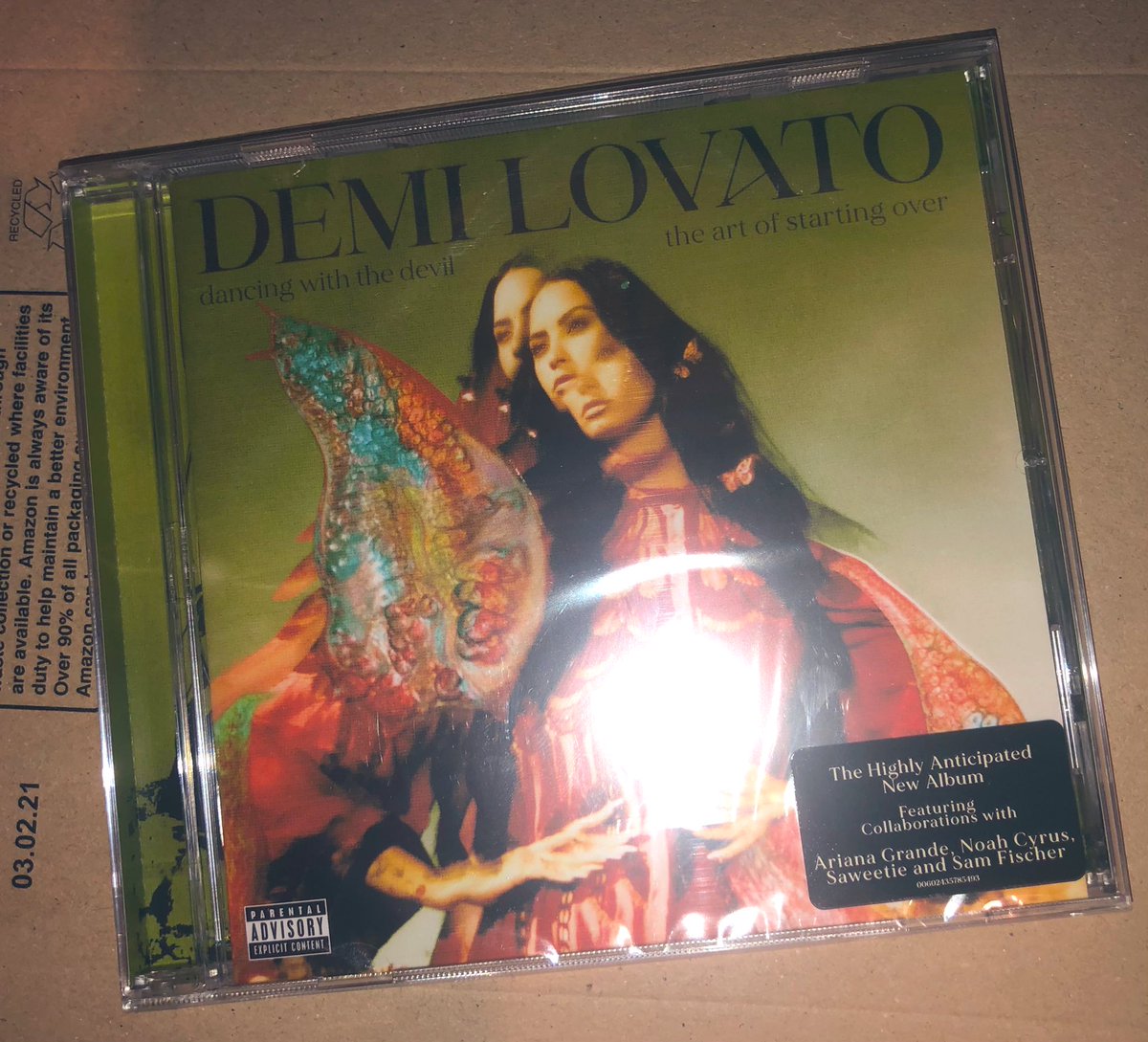 LaraDuffLovato's tweet photo. Well, my latest @ddlovato order just arrived from @AmazonUK! 🙌🏼 Thanks again @teamdemifunds 💛 helping us, help our queen! 😌
Now order #6 of 16 😳🤷🏻♀️😂
#DWTDTAOSO #StreamDWTDTAOSO
#DEMIUKNUMBER1 #DEMIFORNUMBER1 https://t.co/A0AJo8xZ7i