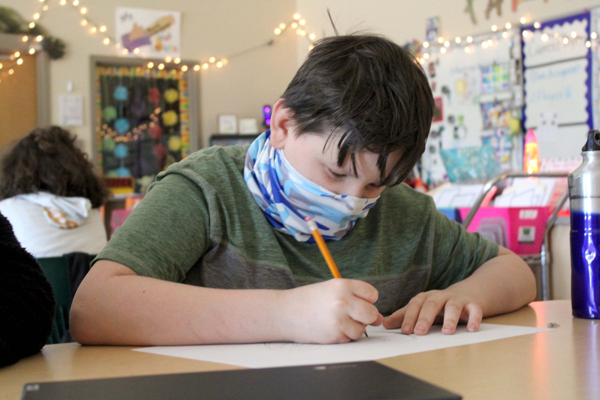 yearbookDNMS's tweet photo. In Art Class, students draw self-portraits. 
Photos by B. Jesseph https://t.co/6wBJcj851E