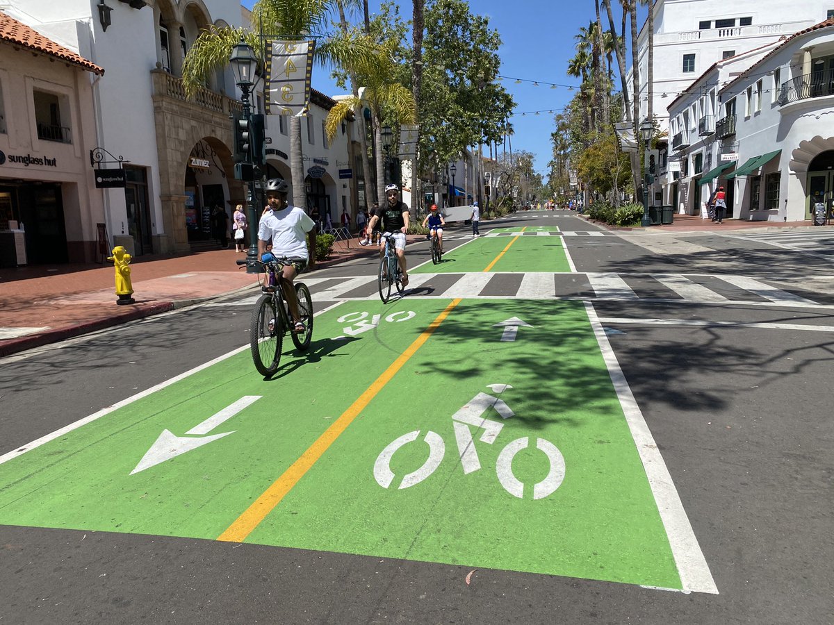 reutimann's tweet photo. First impression of a car-free State St in #SantaBarbara - so quiet and peaceful to walk and stroll along.
Such a rarity in CA where pedestrian streets remain a rarity. #WalkCA https://t.co/DT6vUv29Sn