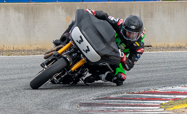 MotorcycleCom's tweet image. Harley-Davidson Entering Factory Team In King of the Baggers Series - blog.motorcycle.com/2021/04/08/man…